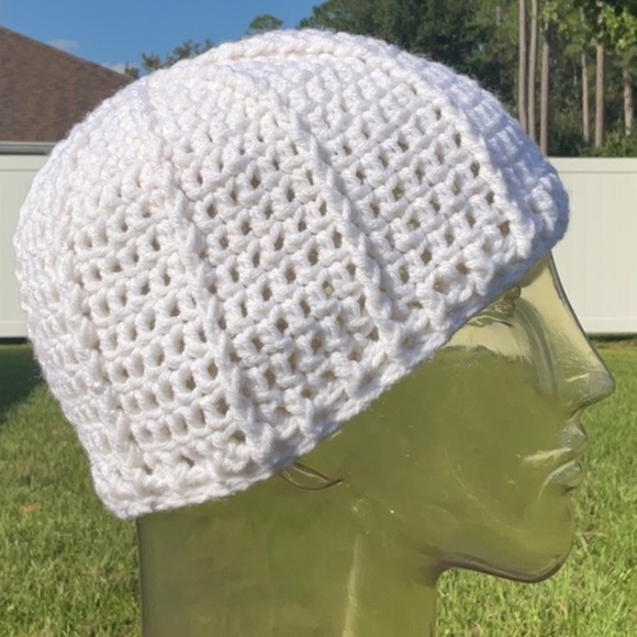 ^ New hand crafted white beanie hat - Picture 2 of 8